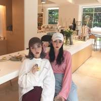 薄倩 蹲下，捡起呐一份属于