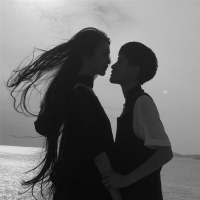 beloved 有女生围在你身边时。