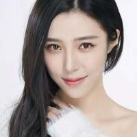 她总是回忆，她总是怀