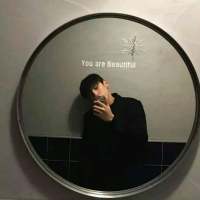 "  别把感情看得太重要  别把难过... 人潮太拥挤，我怕一放