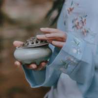 婪瘾。 女孩子多积点口德吧