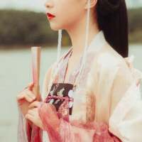 婪瘾。 女孩子多积点口德吧