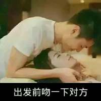 我也想有个人监督我告诉我什么适合什么不... 独走夜雨的街头，只有