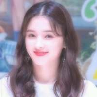 姐到哪里都是焦点。