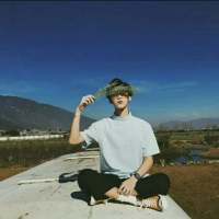 所有的不主动，都是因为不够喜欢。 你本深情，只是不予我