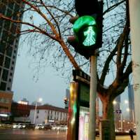 回家的路上……灯光眷恋…… 有时候，最好的安慰，