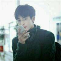 只是依旧静默，流离在