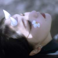 先生的眼睛 是我见过的最亮的星 深夜真不是个东西。