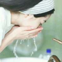她是你十座金山都换不回的女孩我是你十瓶... 幸福是回到家后敲门，