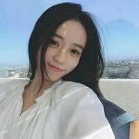 隔着人群远远看到你，