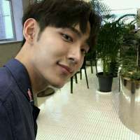 “一个女孩所能发的最大的脾气就是如同哑巴... 这样的决定或许有点感