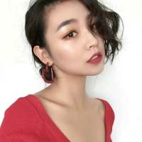以前耳朵馋 话和歌都贪婪 现在嘴巴怂 想... 原以为我们慢慢的走，