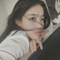 我躲在角落里经过，然