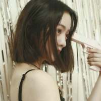 喜欢胜过所有道理 原则抵不过我愿意 你说人山人海边走边爱