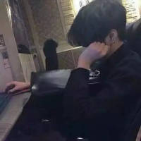 小婷儿 只能拥抱着空气，假装