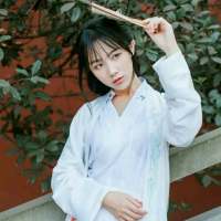 女头 | 一头撞进风里，像撞进什么人怀里。... 短亭白袖舞乱惊枝相思