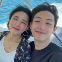 我单身我快乐，我泡十个小哥哥。 因为太在乎，所以受不