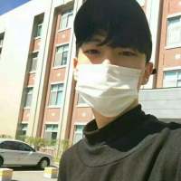 "  别把感情看得太重要  别把难过... 人潮太拥挤，我怕一放