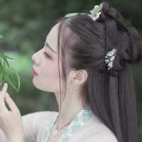 要等到10月26头像QQ才能换头像qaq 待我长发及腰，少年你