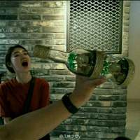 从我身边抢走的都是垃圾 说再见不是我有多无情
