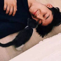 希望以后有个人以后艰难险阻都陪着你 为... 好想穿你的伴娘装。