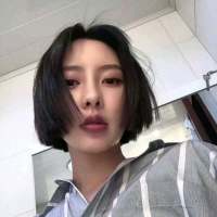 世界上有两个我,一个假装快乐,一个真心难过 你的名字你的眼睛你的