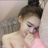 安琪拉以前有一只小熊跟着她 她总是说 你看... 爱你这件事就深藏在心