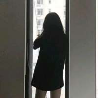 你的神明死掉了 这世间也没有你救赎. 冷巷的温存走的太远，