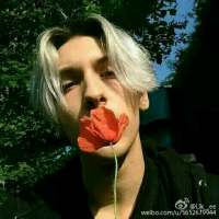 小可爱们  欧美男头 你说下第一场雪的时候