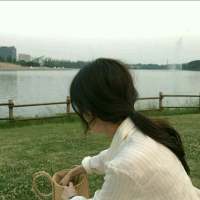 妆罢低声问夫婿 画眉深浅入无时. 那风景再美 哪及你般