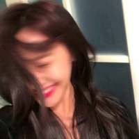 感情让我难过 生活也不放过我. 我莫名其妙地笑了，原
