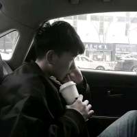 我这个人说白了 也不是什么好东西 见一个... 爱情一直存在，只不过