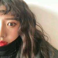 感情让我难过 生活也不放过我. 我莫名其妙地笑了，原