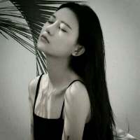 可为何还要痴痴的等，原本这缘分不成。 爱的那么汹涌，到头来