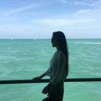 与君初相识犹如故人归 挤满孤独和心酸藉藉无