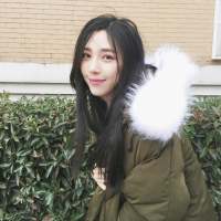 她总是回忆，她总是怀