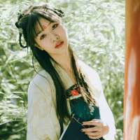 你眼中有柔情万种，如脉脉春风，冰雪也消融... 思想有多远，你就滚多