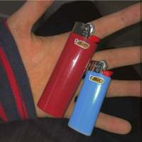 黑车等你 她是他胸口的朱砂痣。