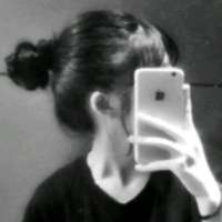 谁还记得第一个让自己喜欢到疯掉的人 如果让你在LOL和我