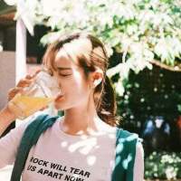 想把好多话都和你讲 可又不知道从何说起 我一时冲动松了手，你