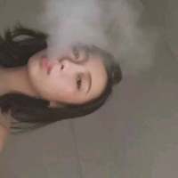 我还好 你也保重 短短七字 道尽一生 还有多少凝视，就这样