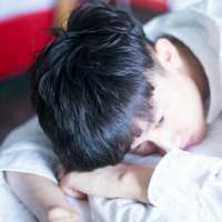 什么使你难过 感情还是生活 本来单纯的友谊就是被