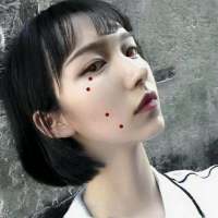 ▽ “ 对一个人用心过头，只会加速他对你... 漏光的雨，倾下一夜璀