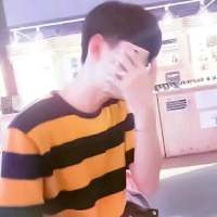 很遗憾吧 那么喜欢连张合照都没有 我喜欢一个人游荡在拥