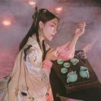 “北方有佳人 倾国又倾城” 现在的我能远观你不动