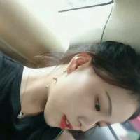 “总有个人会爱你不大的眼睛 不高的鼻梁 ... 无论你多么坚强我永远