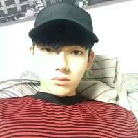 "  别把感情看得太重要  别把难过... 人潮太拥挤，我怕一放