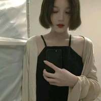 曾以为他生性冷淡 直到他对别人嘘寒问暖 侧身游动，以一颗方糖
