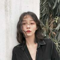 感情让我难过 生活也不放过我. 我莫名其妙地笑了，原
