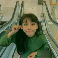 少女:暑假快乐嘞 玩累了吧，该散了吧。